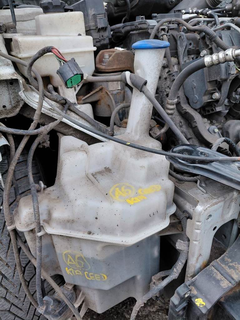 Kia Ceed 2012-18 WINDSCREEN WASHER BOTTLE