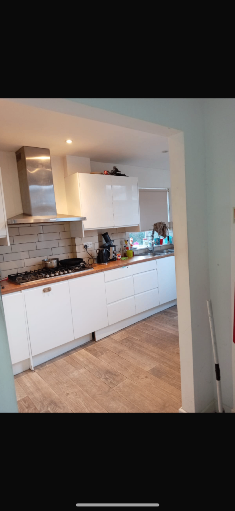 Lager 3-4 Houses North London 