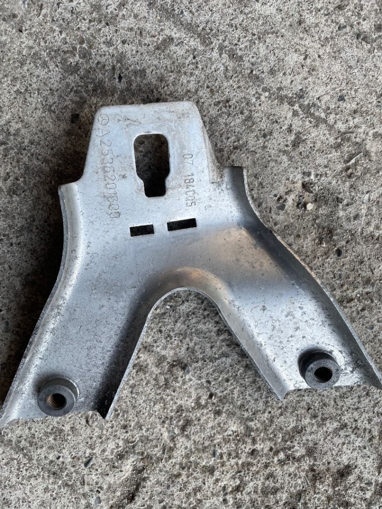 MERCEDES E CLASS W213 C238 RIGHT LOWER CROSSMEMBER STRUT BRACKET (2016-2022)