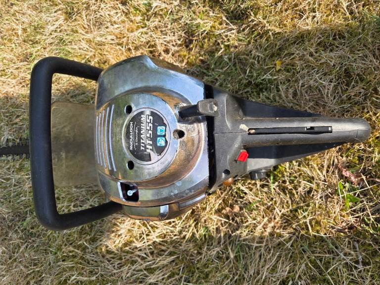 Petrol hedge trimmer