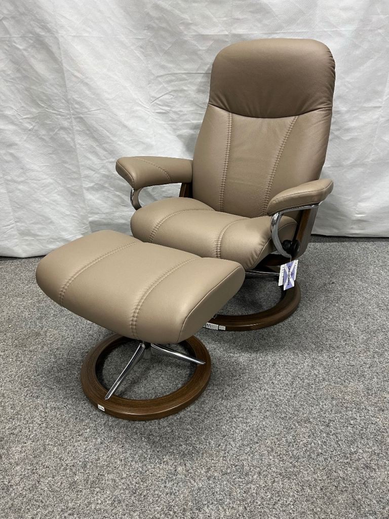 1 year old Ekornes Stressless Consul leather recliner U.K. delivery available 