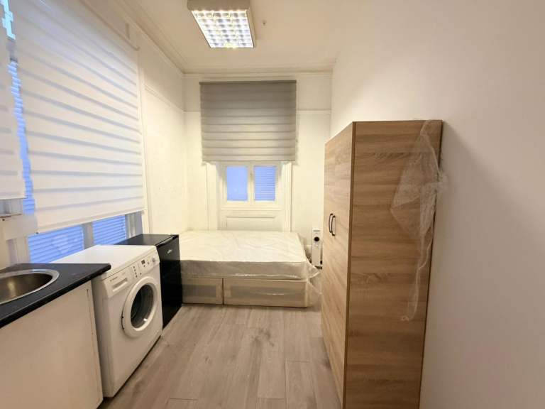 Block of 7 studios available to rent ( ALL BILLS INCLUDED )