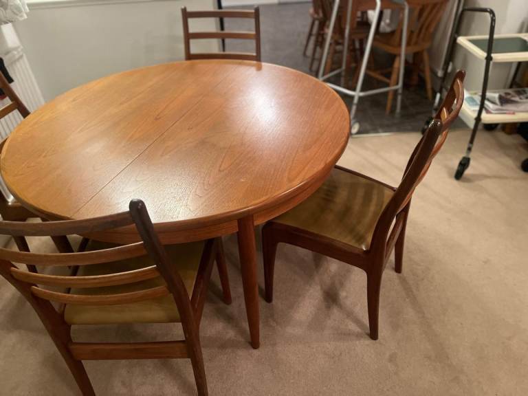 G plan extendable table and chairs