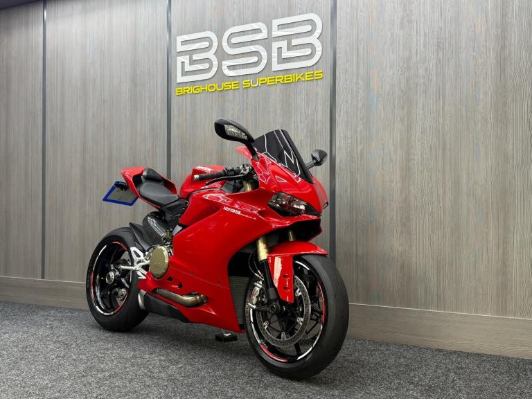 2016 16 Ducati 1299 Panigale V Twin Superbike - Just 2806 miles!