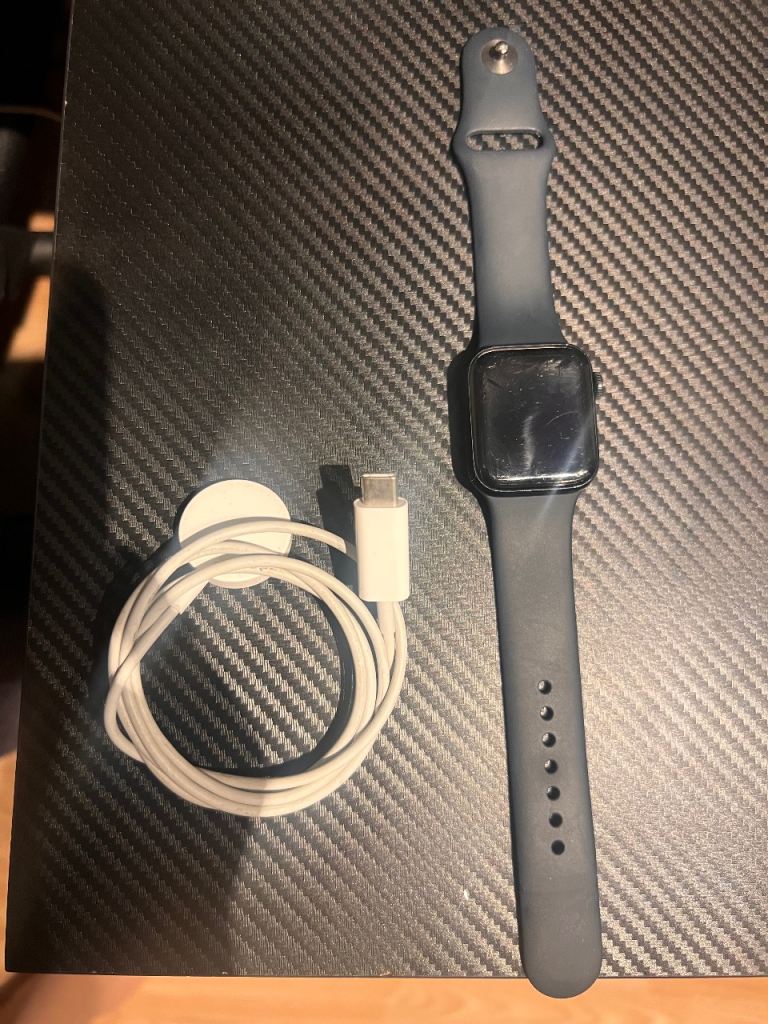 Apple Watch SE 2020 Aluminium, 40mm, GPS, Unlocked, Space Grey with Black Bands and Charger