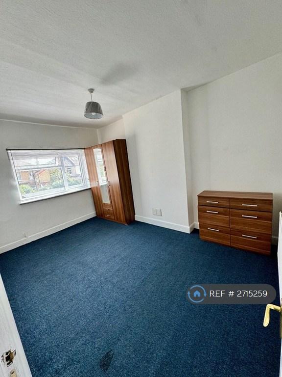 3 bedroom flat in Wellesley Road, Ilford, IG1 (3 bed) (#2715259)