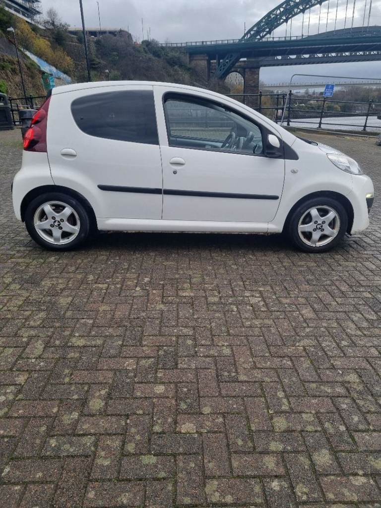 Peugeot 107 allure 1.0 5dr, 1 owner fmdsh, long mot,60+mpg,£20 tax,bargain