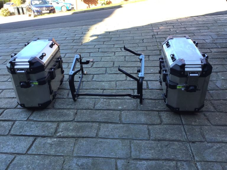 Triumph Tiger 800 rack and aluminium adventure panniers