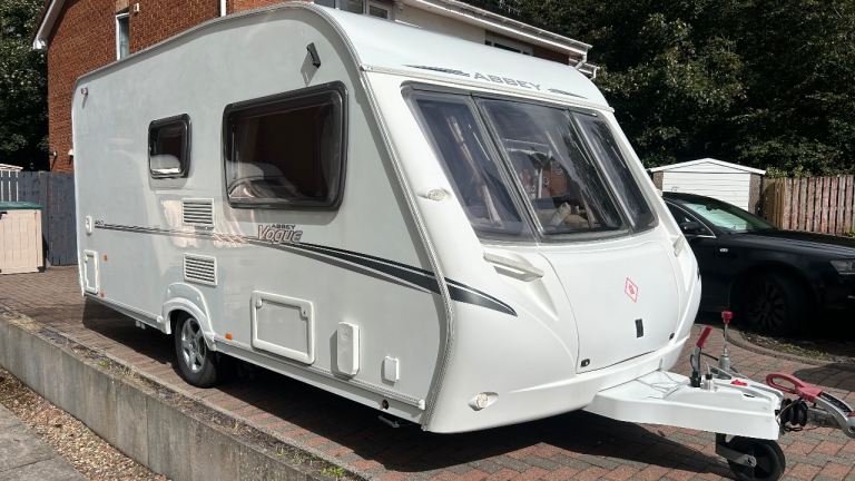 Swift Abbey Vogue 460 - 2 Berth Caravan with Motor Mover