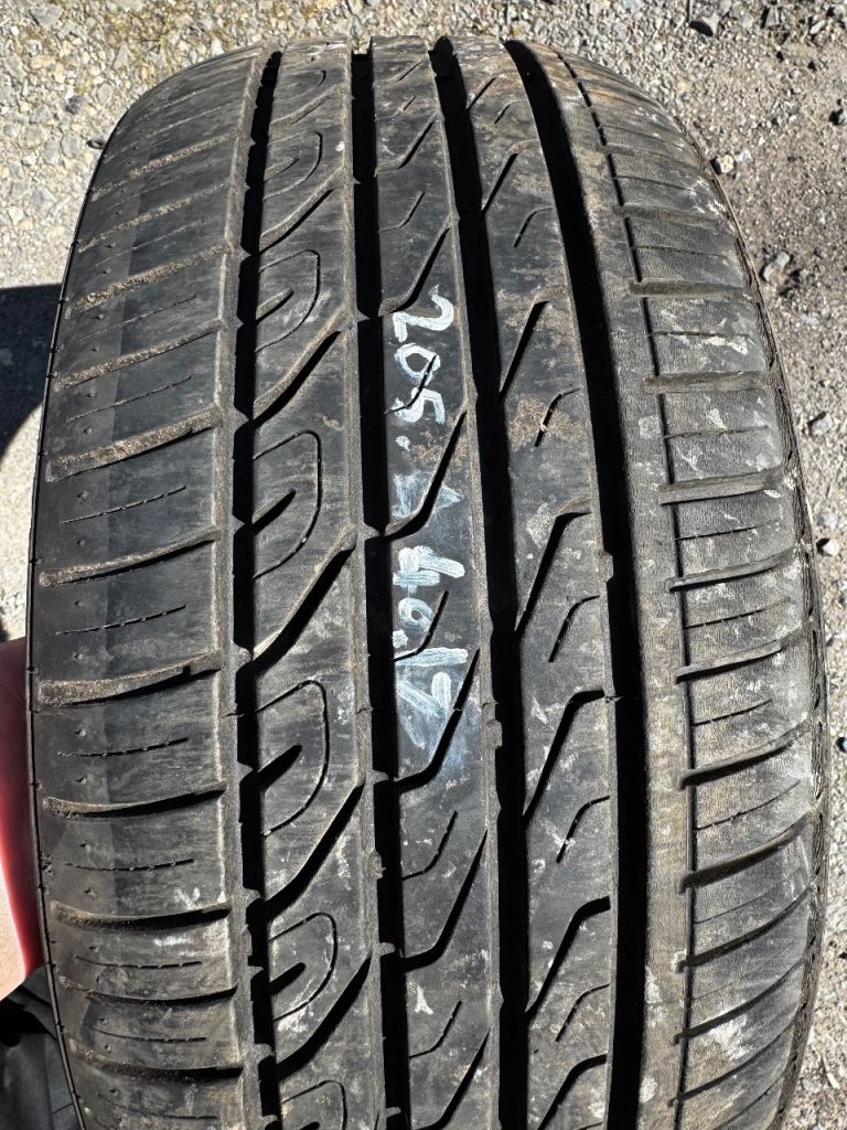 205/40/17 Autogreen tyre
