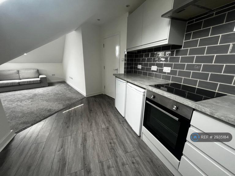 1 bedroom flat in North Road, Cardiff, CF14 (1 bed) (#2935184)