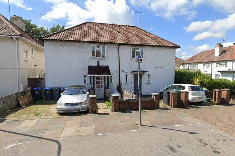 95 Conduit Way, London, NW10 0SG - STUDIO FLAT AVAILABLE IMMEDIATELY!