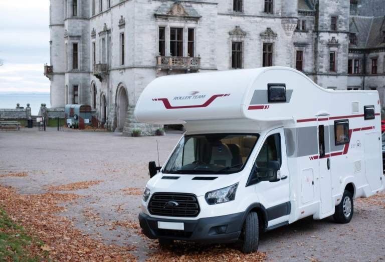 Rollerteam Zefiro 675 6 Berth6 seats motorhome campervan