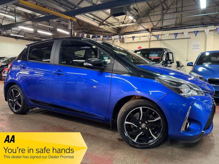 2018 Toyota Yaris 1.5 VVT-i Blue Bi-Tone Euro 6 5dr HATCHBACK Petrol Manual
