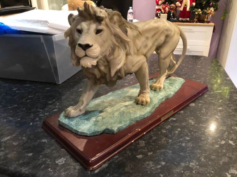 LION A FIGURINE - LV by REGENCY FINE ARTS