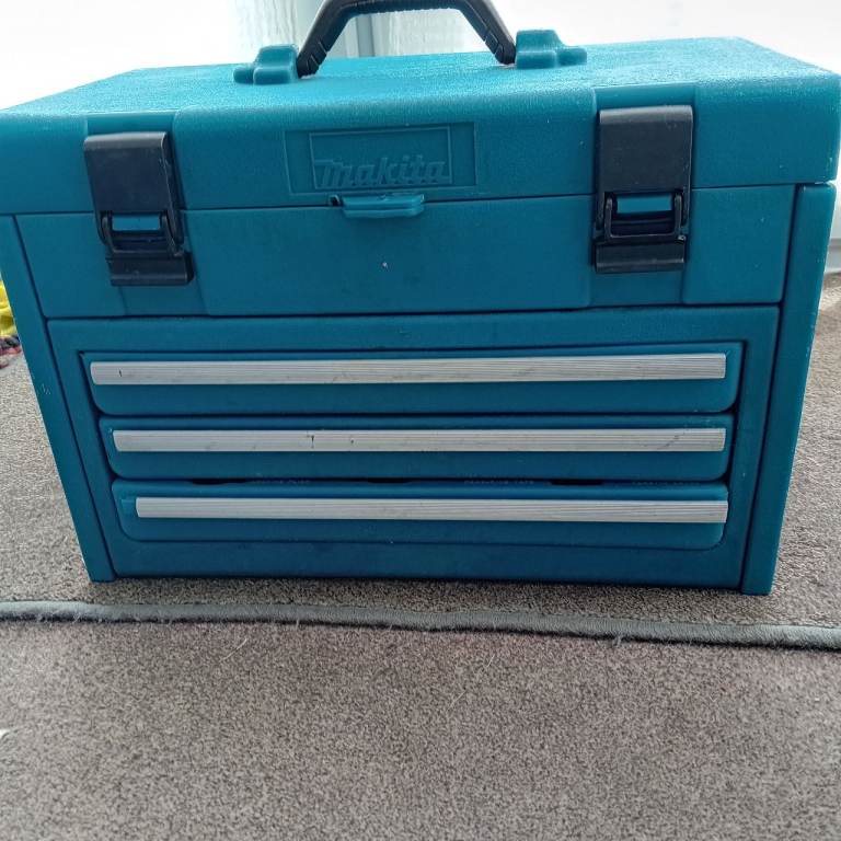Makita Tool Box with Drills and Bits - Good Condition I PAID OVER £100 FOR THIS SIT ON WHEN WORKING
