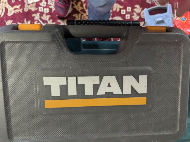 Titan multitool in lovely condition 240v 