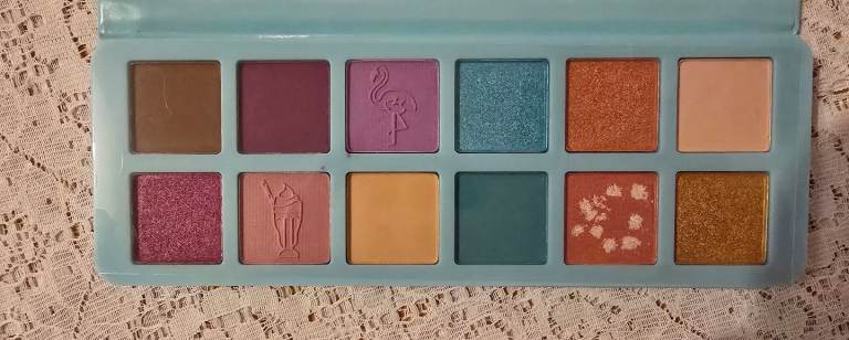 Essence Welcome to MiamEyeshadow - Brand new i Eyeshadow Palette - NEW