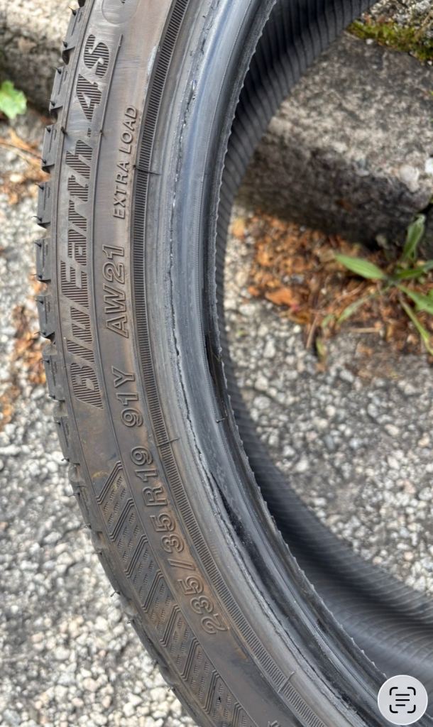 Yokohama BluEarth-4S AW21 Tyre 