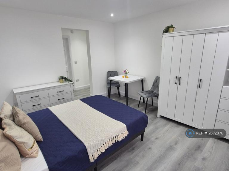 1 bedroom in Gosforth Lane, Watford, WD19 (#2872876)