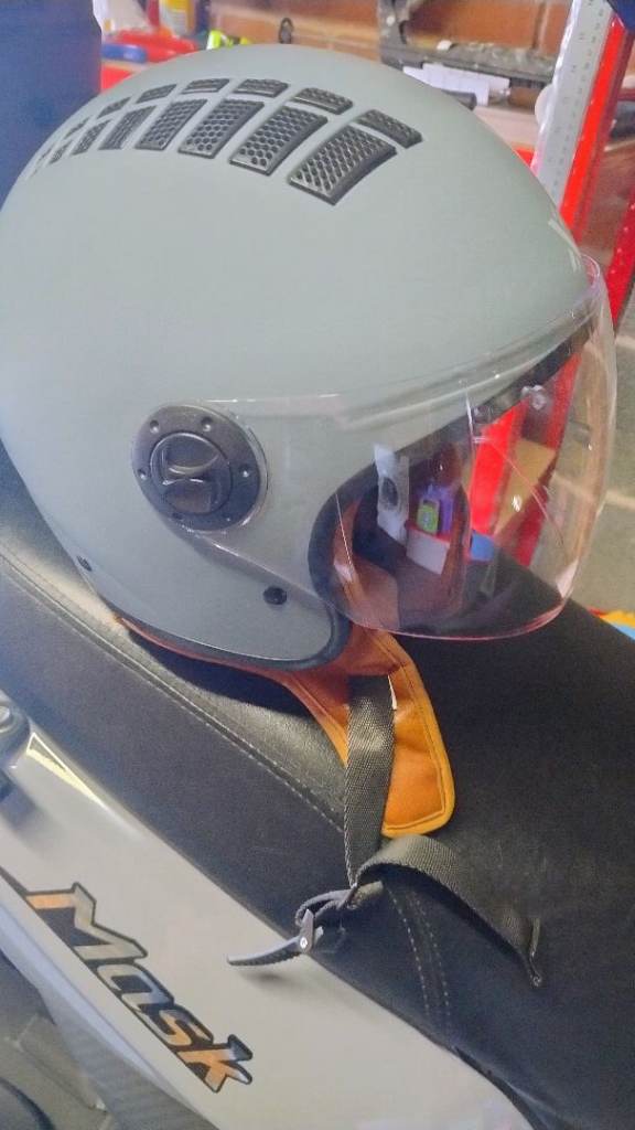 Motorcycle helmet 