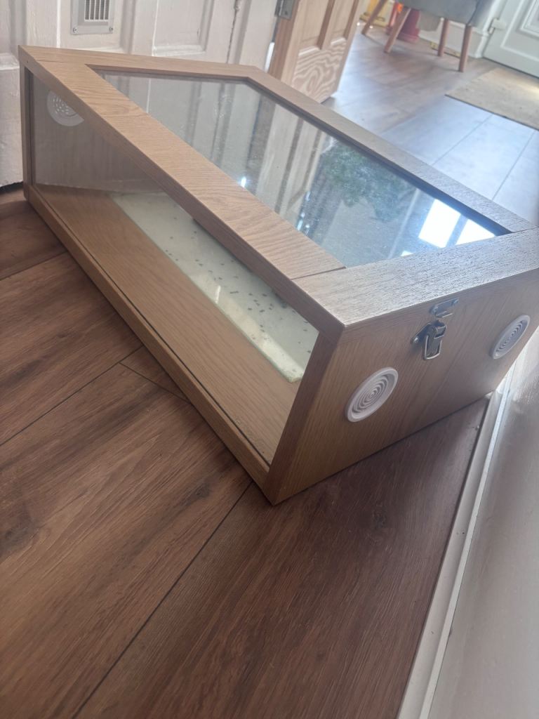 Snake/reptile enclosure 