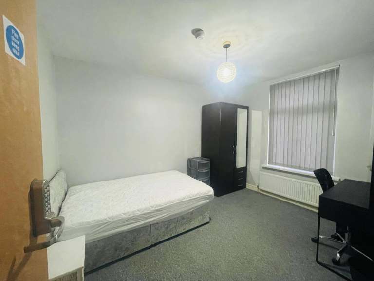 Spacious & Cosy Single Room For Rent AT M13 0WY