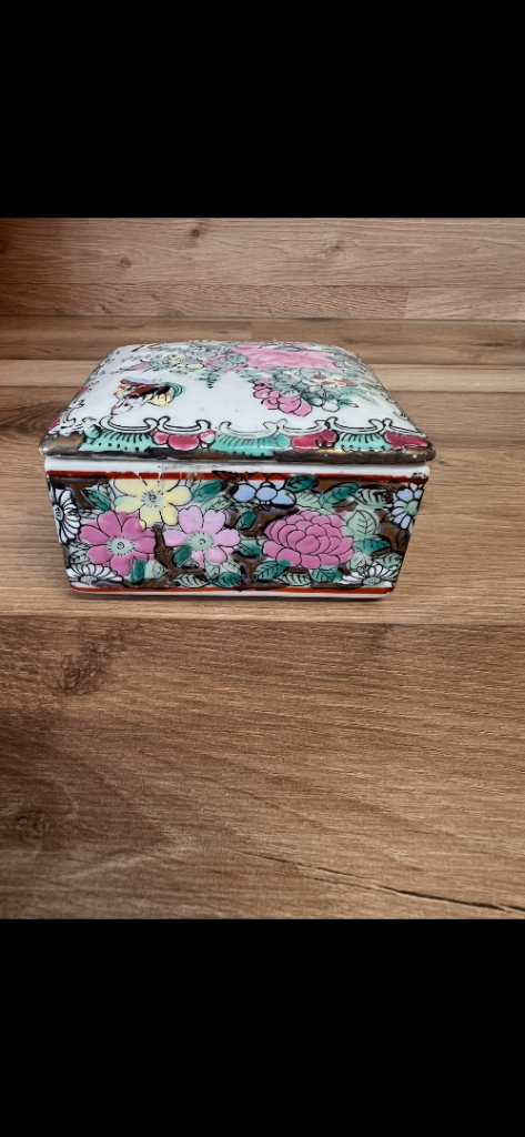 Vintage Multicoloured Chinese Porcelain Trinket Box - Good Condition