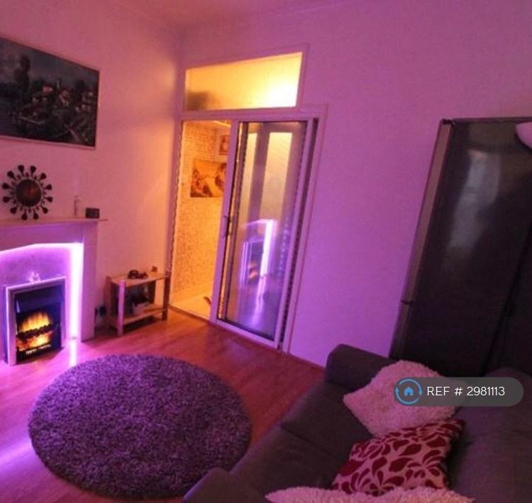 1 bedroom flat in Arnold Road, London, N15 (1 bed) (#2981113)
