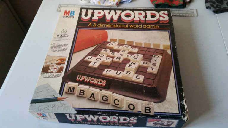 VINTAGE UPWORDS 3D SCRABBLE BOARD GAME 1984