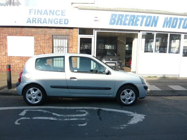 2004 Renault Clio 1.2 16V Dynamique 3dr HATCHBACK Petrol Manual