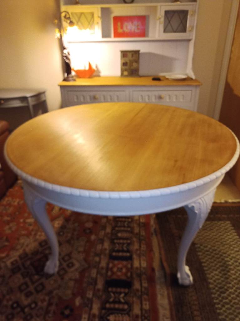 image for 130 cm diameter round dining table