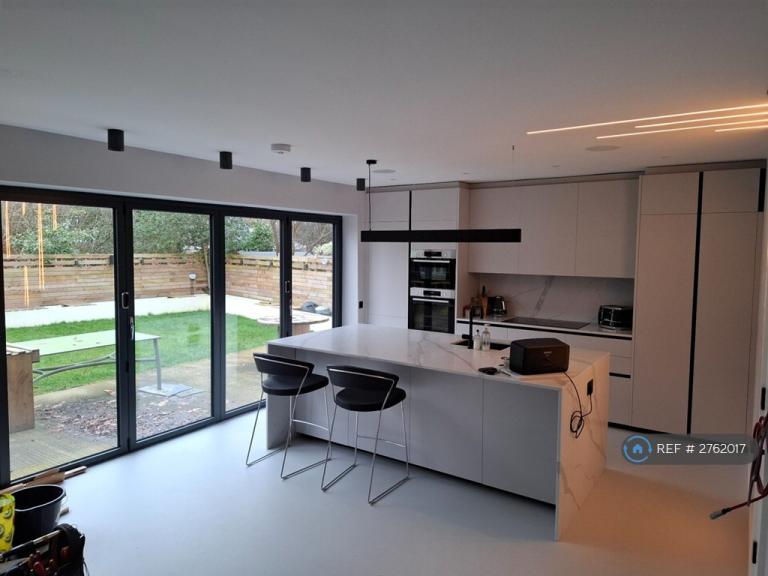 1 bedroom in Stuart Crescent, Croydon, CR0 (#2762017)