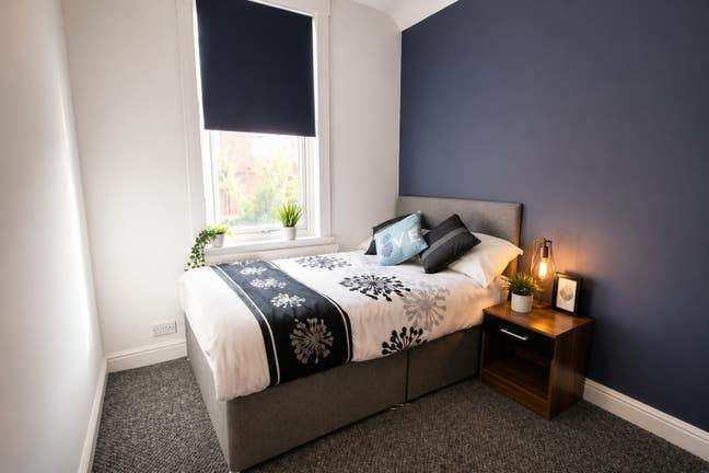 Double room available CT10 - Bills included £550