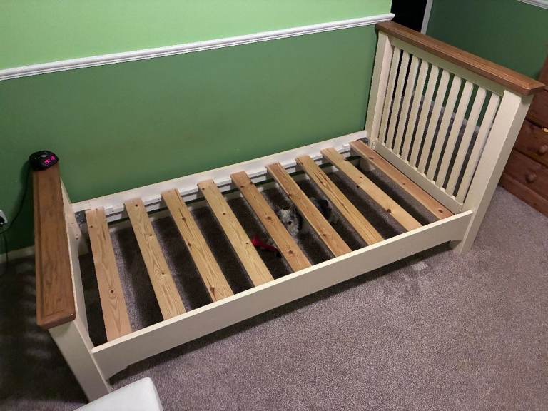 Solid sturdy single bed