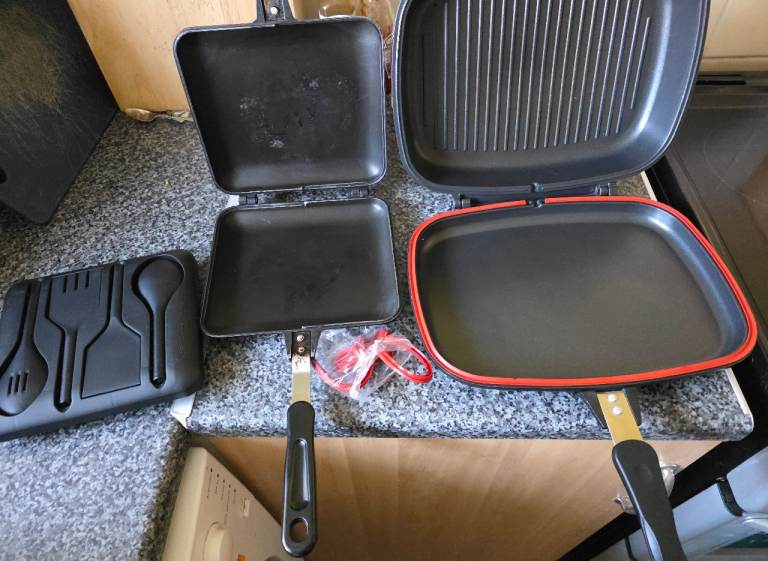 Camping or fishing double grill frying pan