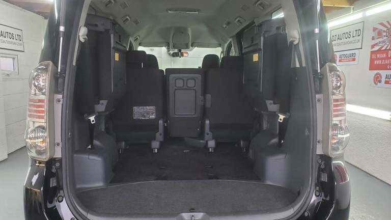 Toyota voxy/noah 2.0 automatic 4 x new tyres 8 seater japanese import 08