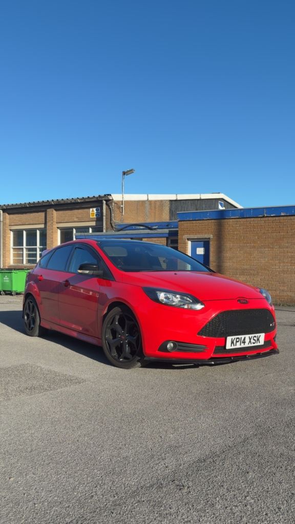 Ford Focus ST2 , 2.0T 250bhp manual, low miles 
