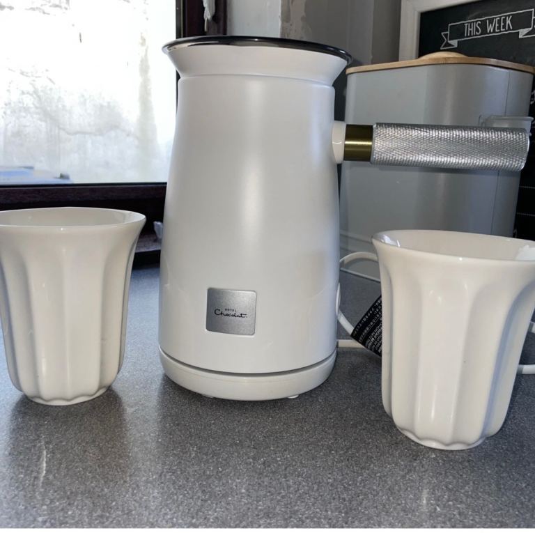 NEW Hotel Chocolat Velvetiser hot Chocolate / milk machine. With Hotel Chocolat cups 