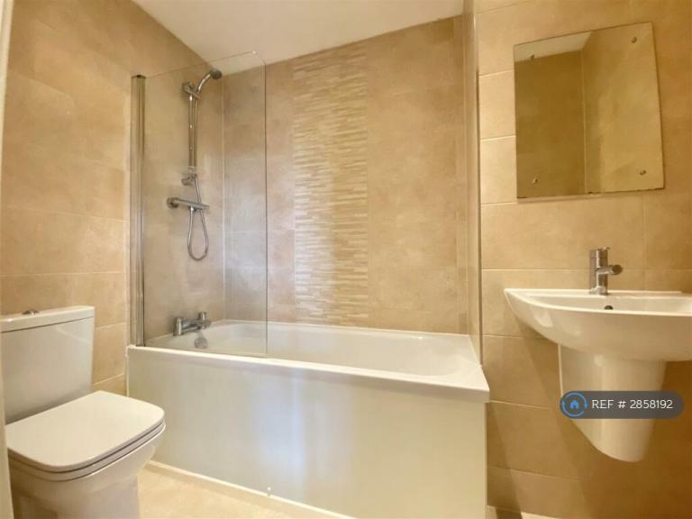 1 bedroom flat in Skerton Road, Manchester, M16 (1 bed) (#2858192)