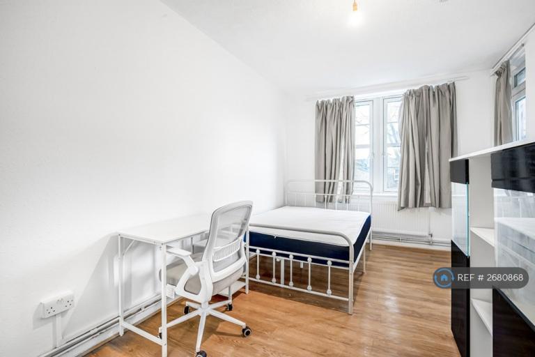 1 bedroom in Keston House, London, SE17 (#2680868)
