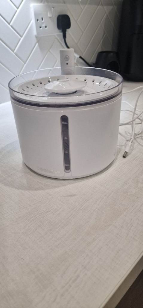 Pet water fountain