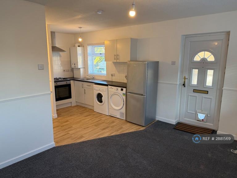 1 bedroom flat in Old Town, Swindon, SN1 (1 bed) (#2881569)