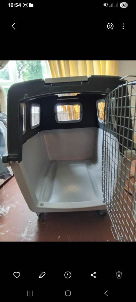 Large Pet Carrier Crate with Wheels 30£ Good Condition