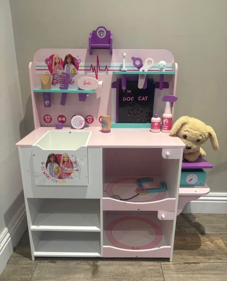 Barbie Wooden 2 in 1 Grooming/ Vet Station