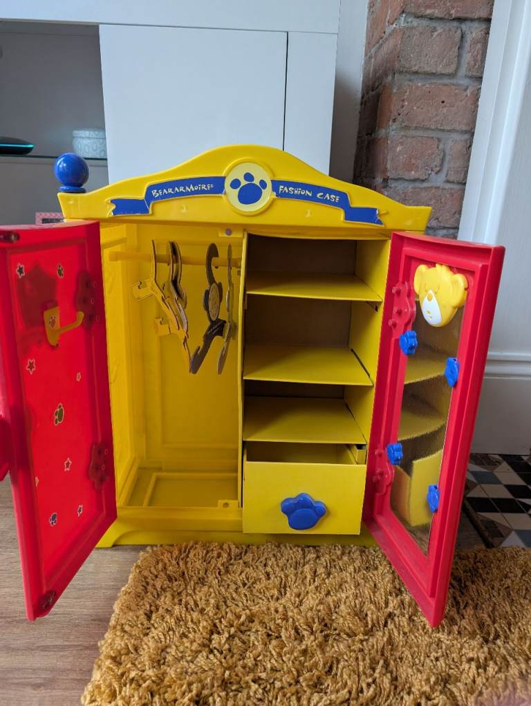 Build A bear wardrobe with coat hangers