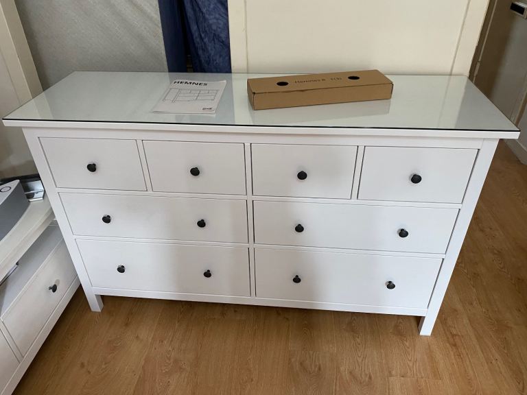 (free delivery)Hemnes Brand new white with glass top 