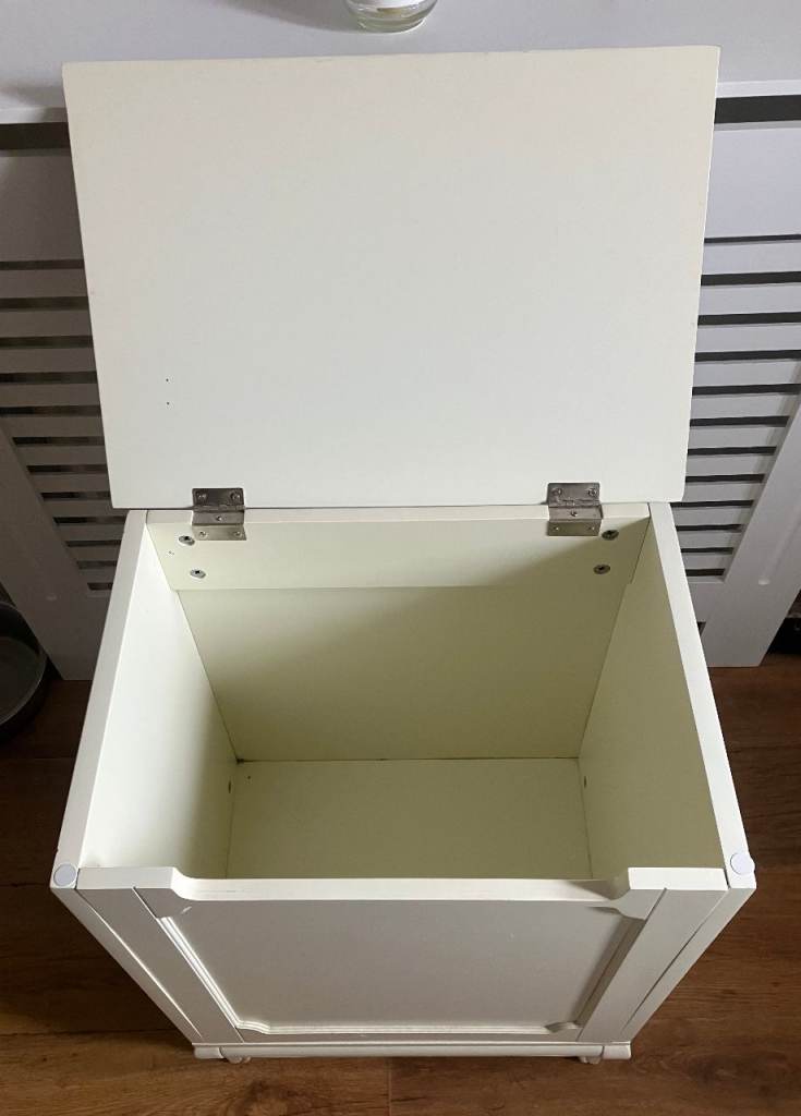 Attractive Upright Storage Chest and Matching Linen Chest