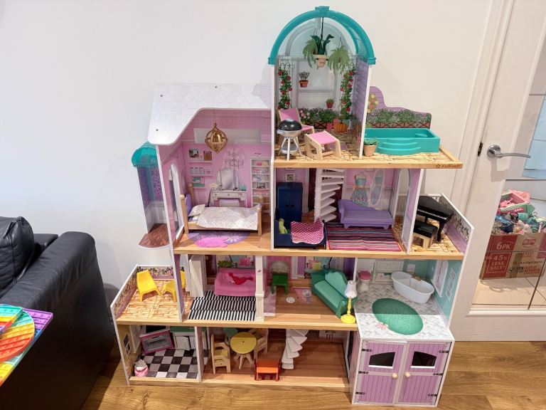 Costco KidKraft Rosewood Mansion Dolls House with Furniture