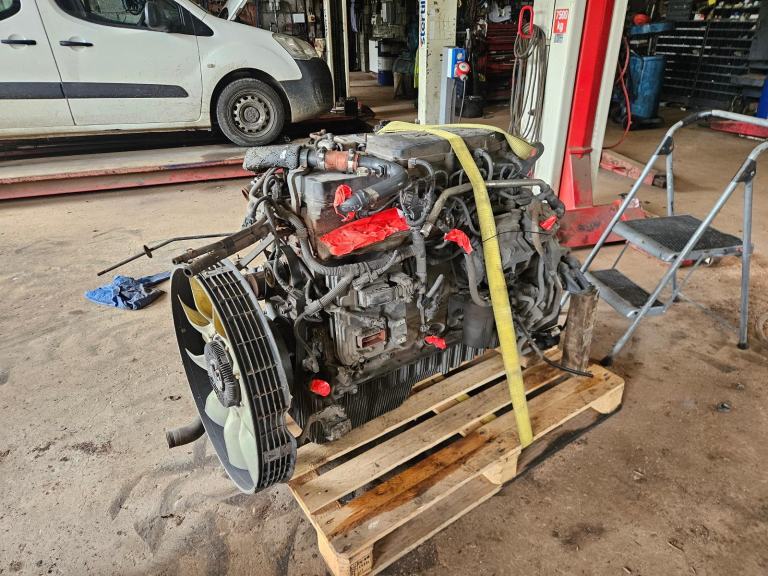  DAF engine/  LF 18 ton 6 cylinder 2018  /video of engine running available